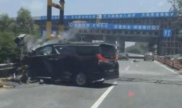 伊滨最新车祸爆料新闻报道,悲剧瞬间，生命消逝，警方全力调查