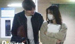 韩国d社爆料情侣最新,D社曝最新情侣甜蜜瞬间，甜蜜互动引粉丝热议！”